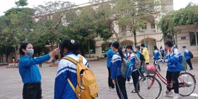 THCS Văn Yên Ngày đầu HS trở lại trường sau Tết, công tác phòng dịch nghiêm ngặt